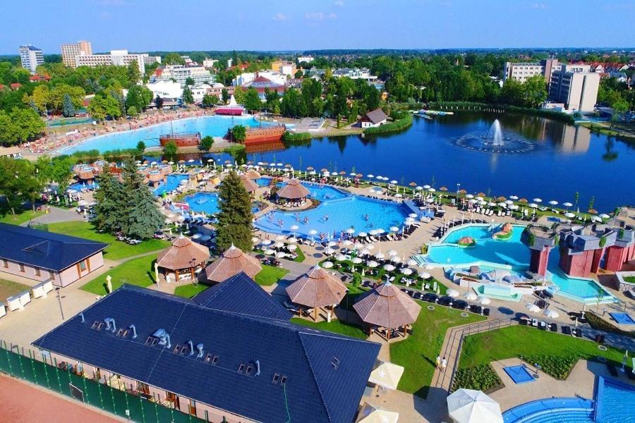 HajdúszoboszlóLexi Family Apartman公寓 外观 照片